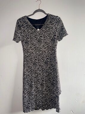 Connected apparel  Black and White Short Sleeve V‑Neck Midi Dress